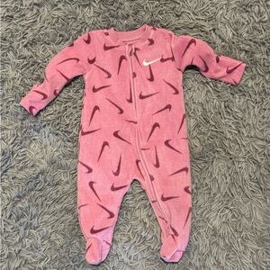 Nike Baby Girl Pink Fleece Logo Print Footed Pajamas Size 3 months